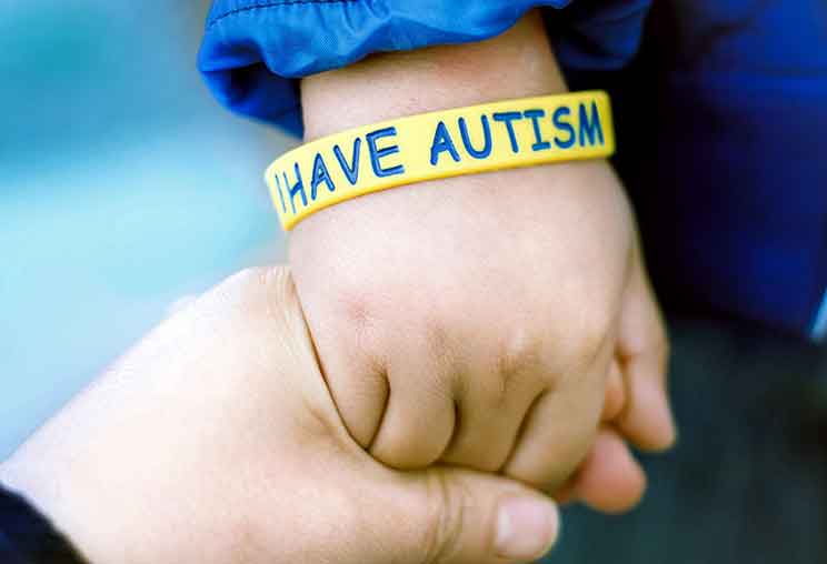 Cum îți dai seama că poate copilul tău să sufere de autism
