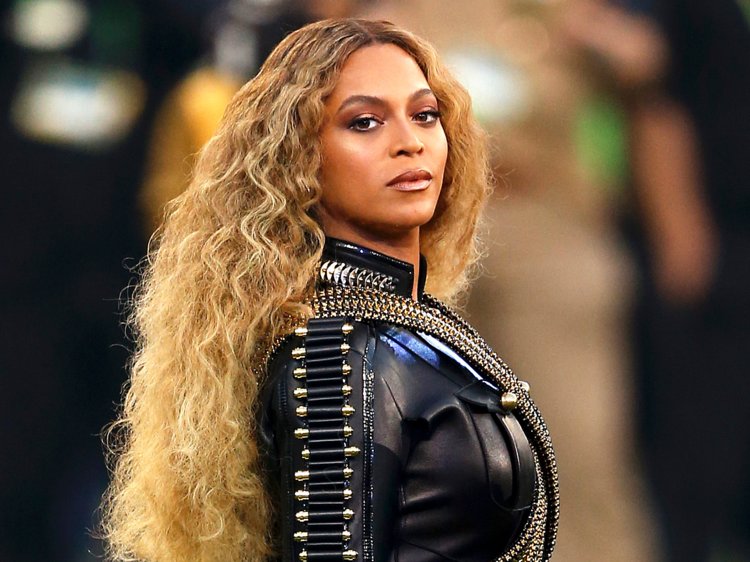 Beyonce s-a năpustit asupra unei alte femei. De ce a făcut artista o criză de gelozie în direct