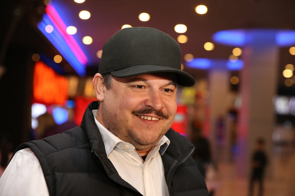 Din crâșma din „Las Fierbinți”, la pupitru, în Vama Veche. Mihai Bobonete și-a făcut debutul ca DJ