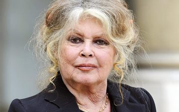 Brigitte Bardot se oferă să sprijine Kazahstanul în operaţiunea de salvare a animalelor fără stăpân
