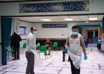 Vedetele asiatice britanice se unesc printr-un video pentru a risipi miturile vaccinului Covid