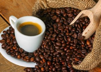 Câte cești de cafea poți bea zilnic, fără a-ți pune în pericol sănătatea