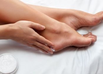 3 Remedii naturale pentru călcâiele crăpate