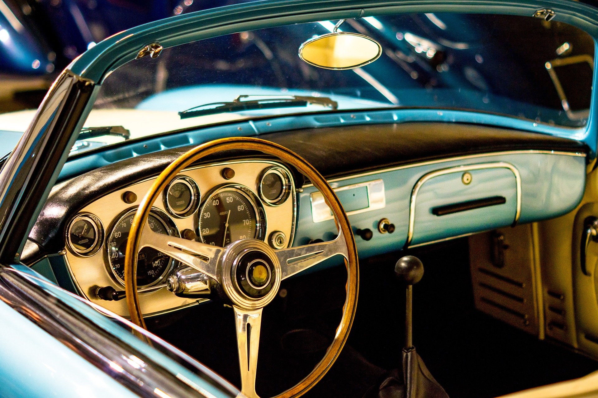 Un Ferrari al lui Schumacher şi un Rolls-Royce placat cu aur al actriţei Zsa Zsa Gabor, scoase la licitaţie la Retromobile