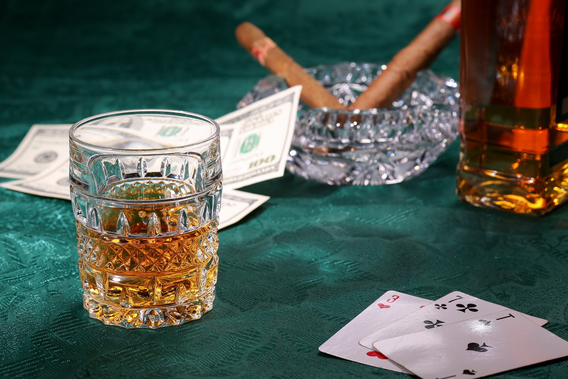 Scoţia – Cea mai mare sticlă de whisky din lume, vândută la licitaţie cu 20.000 de dolari