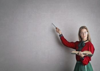 Pasionată de comunicare și limbi străine? Cum faci bani ușor din pasiunile tale?