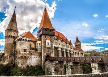 Castelul Corvinilor din Hunedoara a depășit pragul celor 400.000 de vizitatori în acest an