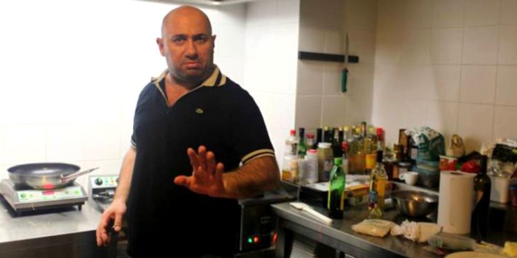 Reacția lui Cătălin Scărlătescu, după ce a fost surprins sărutându-se cu o blondă celebră. „Dumnezeule mare!”