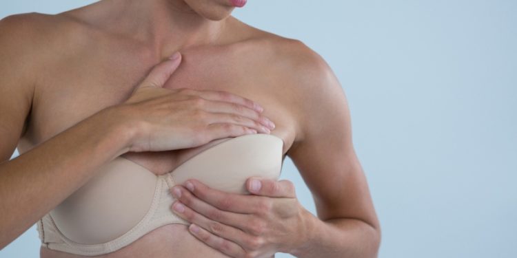 Cum îți dai seama că ai cancer la sân? Care sunt factorii de risc