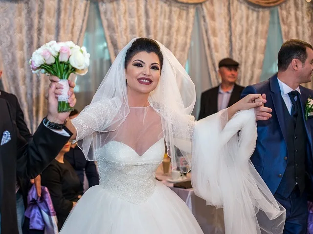 Lanțul divorțurilor din showbiz continuă! O altă cântăreață îndrăgită și renumită a anunțat despărțirea: „M-a înșelat cu o copilă de 20 de ani”