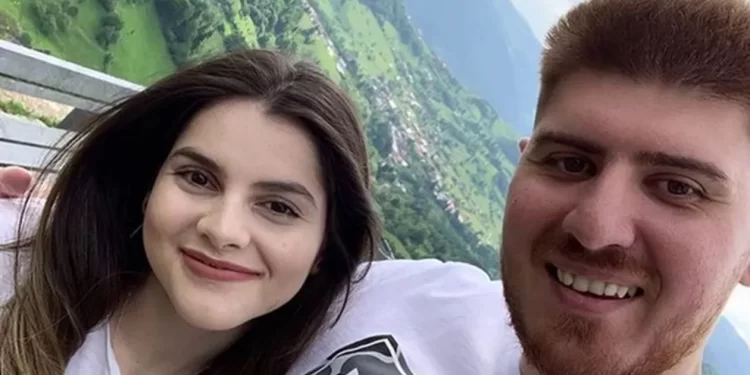 ALEXANDRA ANGHEL, VIZITĂ RAPIDĂ LA SALONUL DE ÎNFRUMUSEȚARE.