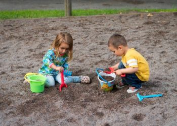 LăsațI copiii să se murdărească!