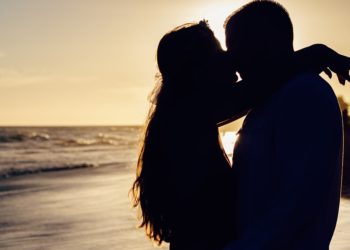 Cum sa fii fericita alaturi de un barbat mai tanar decat tine