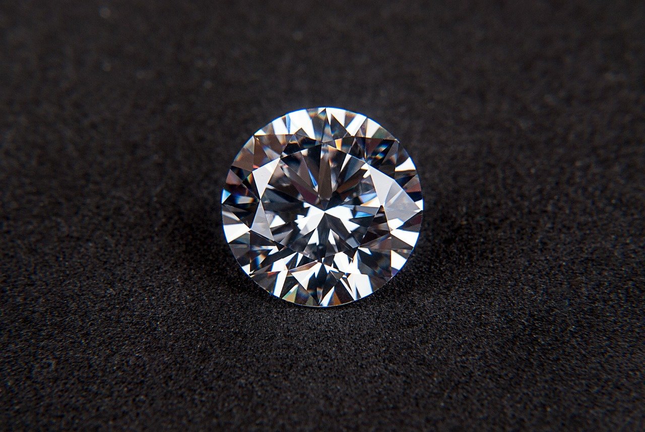 Un diamant de 49 de carate, printre obiectele furate luni dintr-un Muzeu din Dresda