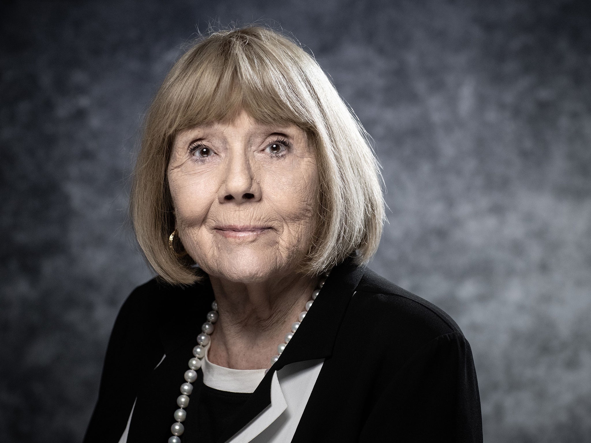 Actrița britanică Diana Rigg, care a interpretat-o ​​pe spioana Emma Peel și criminala Medea, a murit la vârsta de 82 de ani