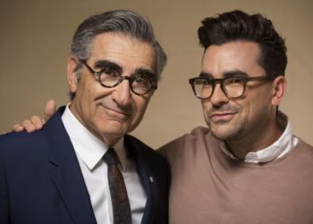 Creatorul lui Schitt’s Creek, Dan Levy, critică „cenzura” sărutului între persoane de același sex