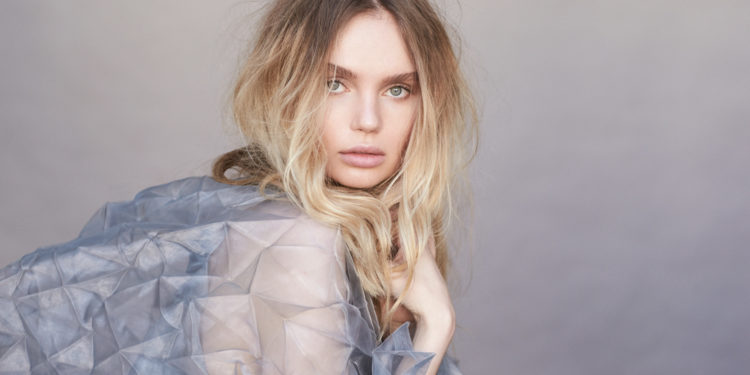 Mateia a lansat cover dupa Santa Baby! Modelul va fi in SUA de Sarbatori