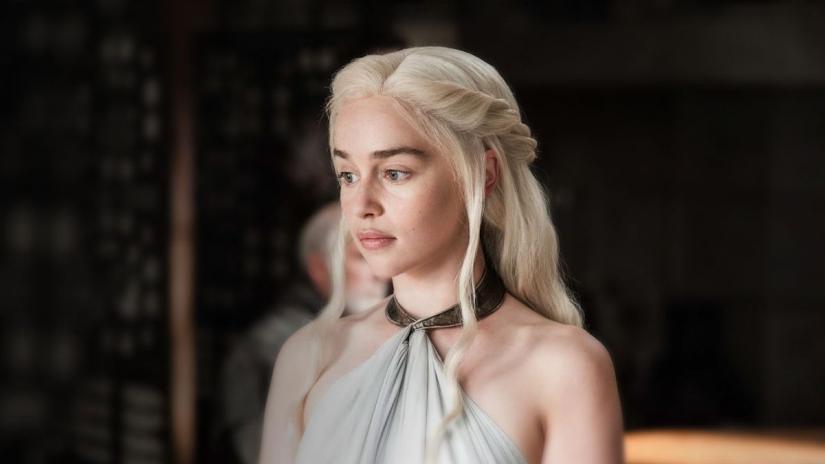 Emilia Clarke a dezvăluit că s-a simțit inconfortabil în timpul scenelor nud din „Games of Thrones”