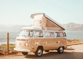 Atipic și fascinant: a(casa) din rulotă și cum o amenajăm