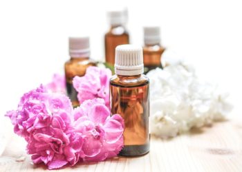 9 uleiuri esentiale care nu ar trebui sa lipseasca din casa ta