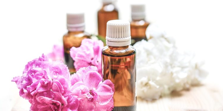 9 uleiuri esentiale care nu ar trebui sa lipseasca din casa ta