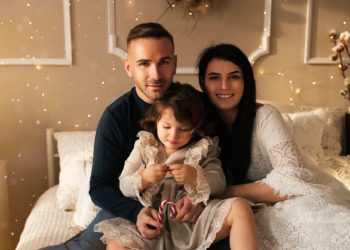 Ce familie frumoasa are Florin Gherlea care a lansat doua colinde speciale!