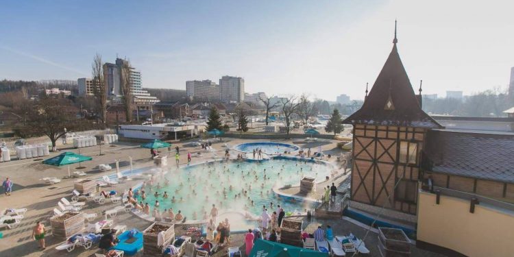 Tot mai mulţi o români vor o vacanţă în ţară. Care sunt destinaţiile preferate