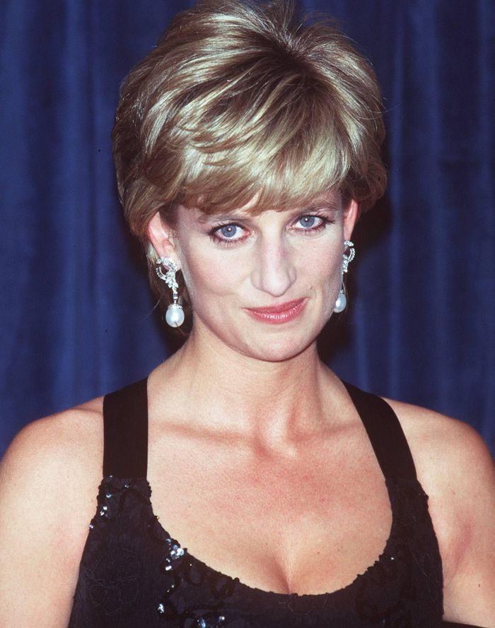 Prințesa Diana – prețul mult prea scump al fericirii… De ce se crede că a fost omorâtă