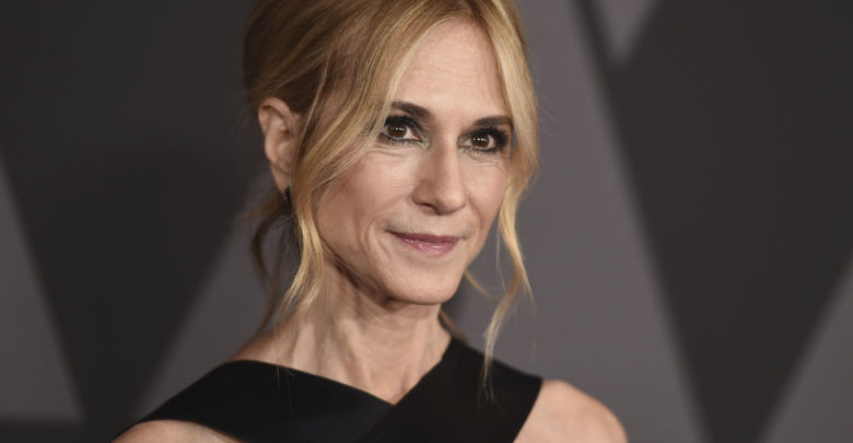 Holly Hunter va juca alături de Ted Danson într-o nouă comedie NBC