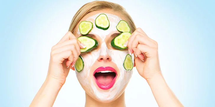 Cum să vă oferiți singure un tratament facial acasă