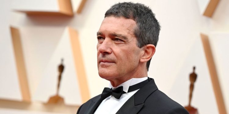 Actorul spaniol Banderas spune că are COVID-19 și că se simte „relativ bine”