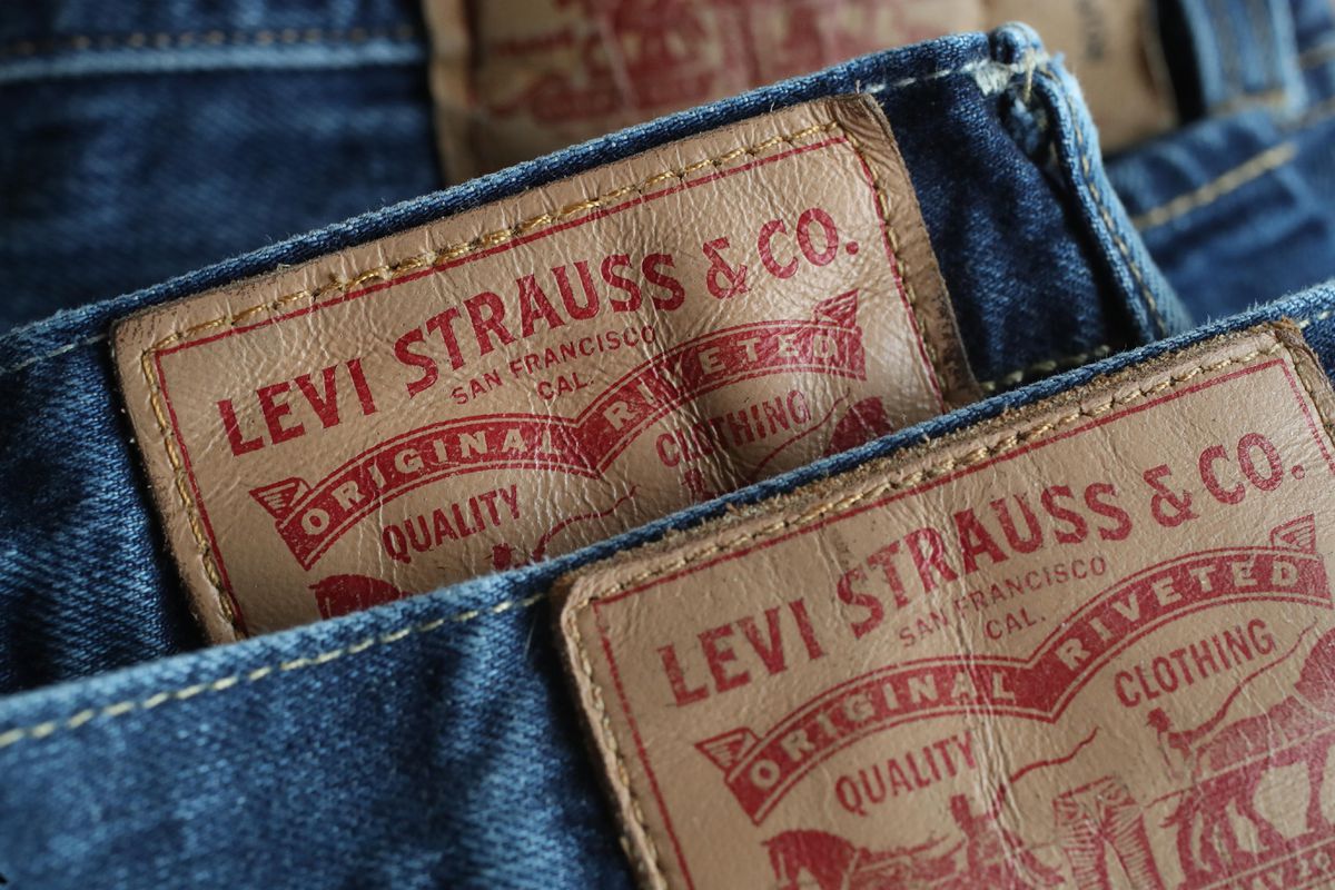 Levi Strauss își va extinde amprenta și vede venituri peste estimări