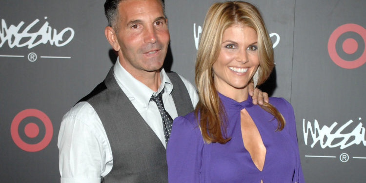 Actrița Lori Loughlin și soțul ei, se confruntă cu o condamnare în scandalul de admitere la colegiul din SUA