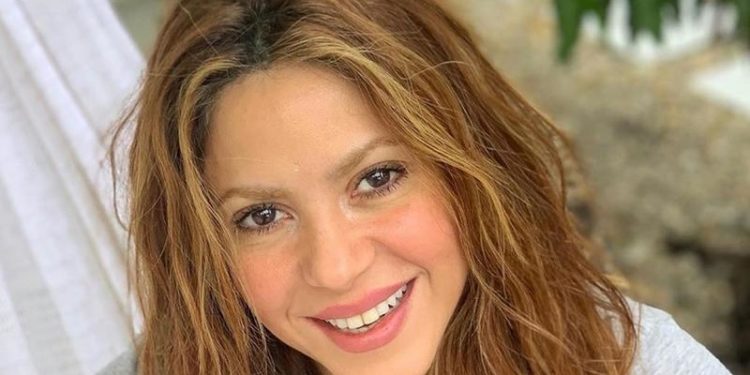 Shakira este ultima vedetă care a vândut drepturile asupra pieselor sale