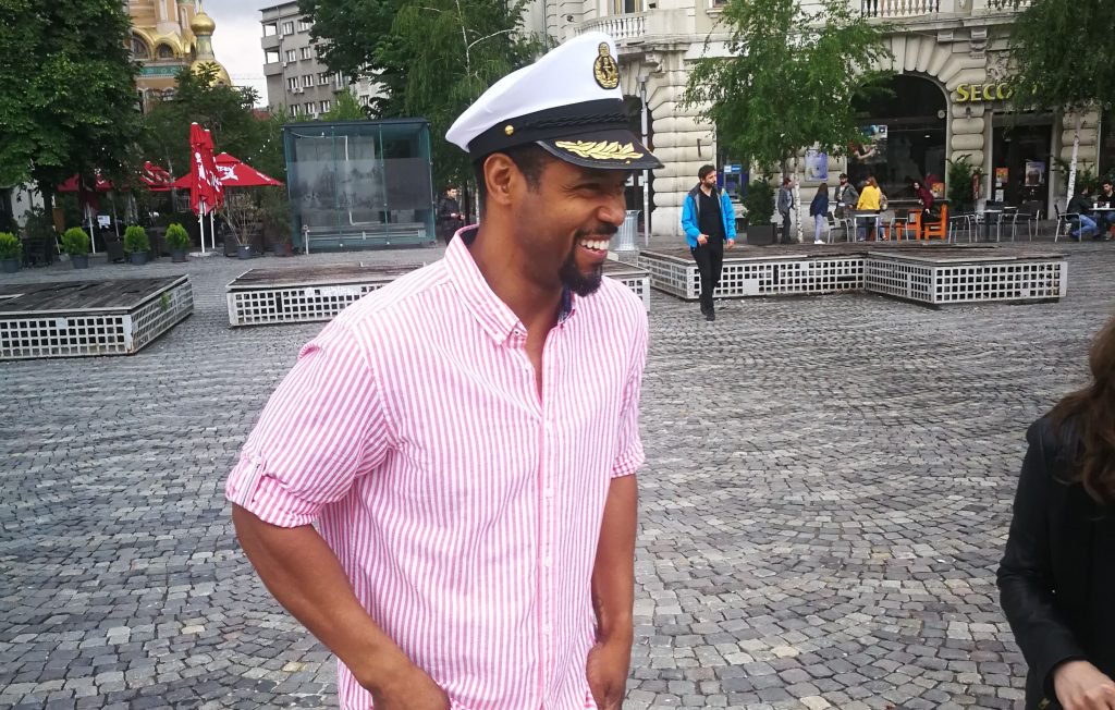 Una dintre cele mai cunoscute figuri ale reclamelor americane e în România. Actorul Isaiah Mustafa: “Ce frumoasă viață de noapte are Bucureștiul!”