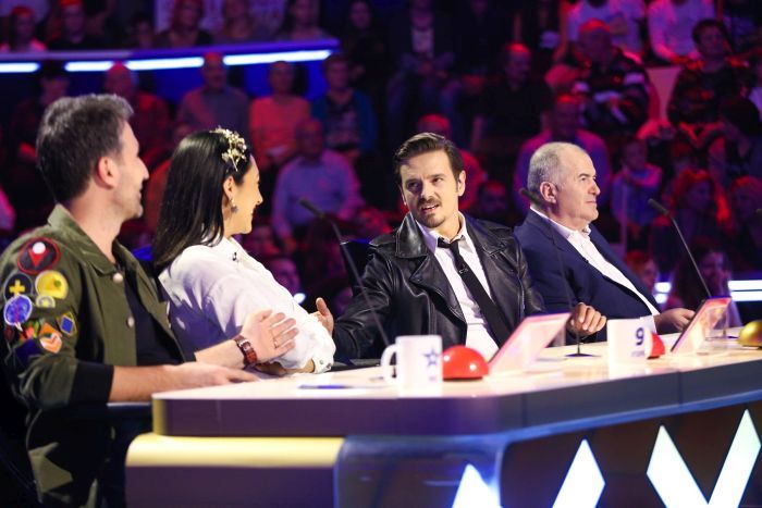 Amintirile din copilărie ale juraților de la „Românii au talent”. Mihai Petre și Andi Moisescu rememorează totul
