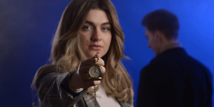 Kayla isi face debutul in lumea muzicala cu piesa „4 AM”