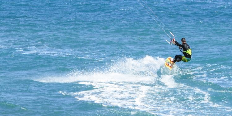 Litoralul românesc este un bun prilej pentru sporturi extreme