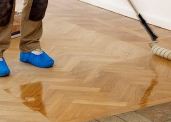 Cel mai bun lac pentru parchet este cel pe baza de apa. Afla de ce!