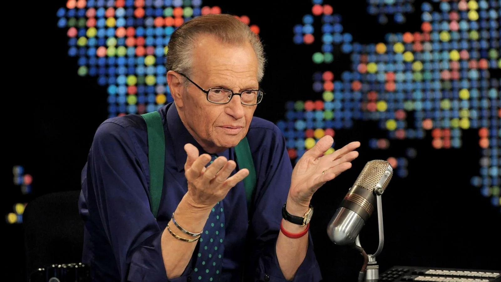 Veteranul gazdei de emisiune din SUA, Larry King, a murit la 87 de ani