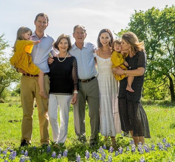 Laura Bush – exemplu de eleganţă şi rafinament! Soţia fostului preşedinte al Americii are 72 de ani