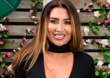 LAUREN GOODGER A AFLAT CĂ ESTE ÎNSĂRCINATĂ LA SCURT TIMP DUPĂ CE IUBITUL EI A ÎNȘELAT-O