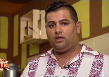 UN CÂNTĂREȚ DE MUZICĂ POPULARĂ ÎI DECLARĂ IUBIRE LUI DORIAN POPA.