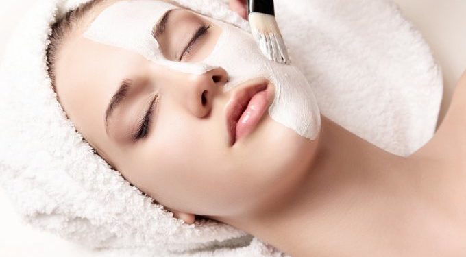 3 Măști faciale care te vor ajuta să îți iei adio de la tenul cu probleme