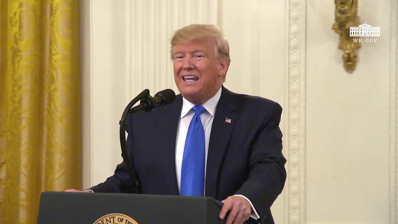 Donald Trump l-a decorat pe actorul Jon Voight, unul dintre puținii săi susținători de la Hollywood