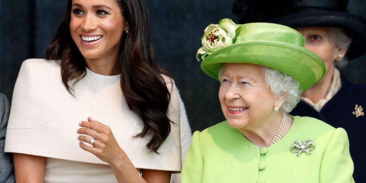 Prima dată când Meghan Markle s-a întâlnit cu regina a fost „minunat și ușor”, dar „cu totul diferit”
