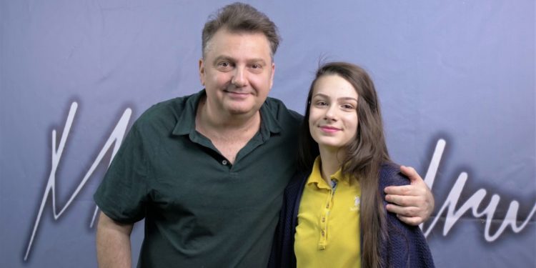 Ce colectioneaza Sara Comisan, tanara care lucreaza cu Mihai Alexandru