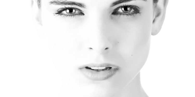 Cum să îți îngrijești tenul corect pe timp de vară