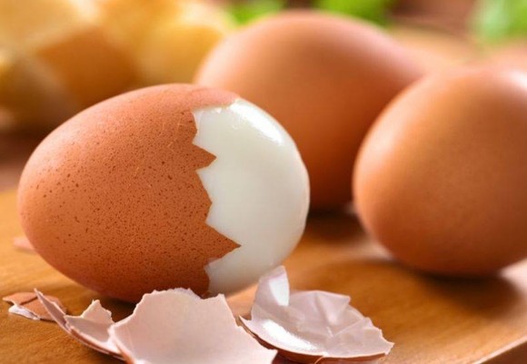 5 Metode de decojire eficientă a ouălor