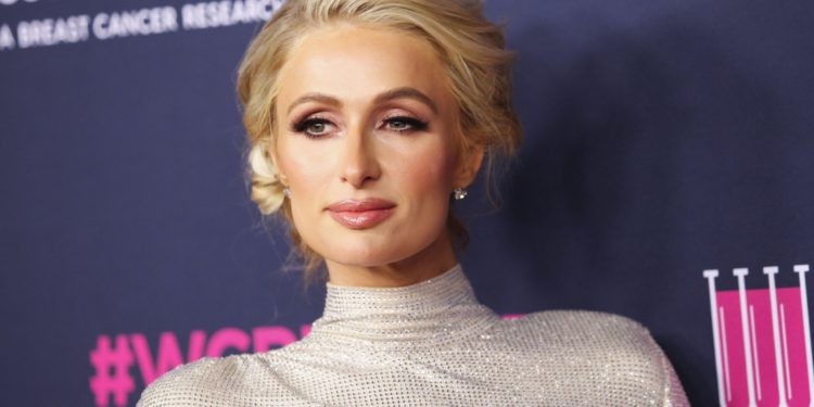 Paris Hilton confundată cu Marilyn Monroe. Vedeta așteaptă Valentine’s Day într-o ținută…înflăcărată!